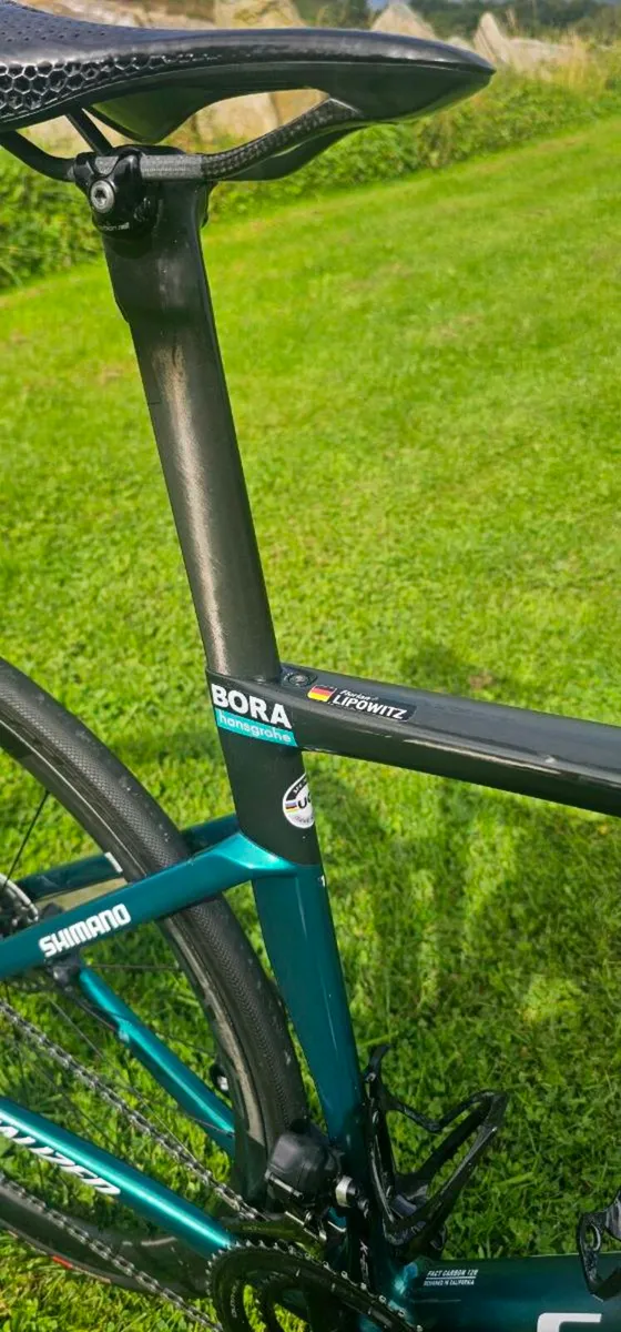 Specialized  tarmac road bike - Image 2