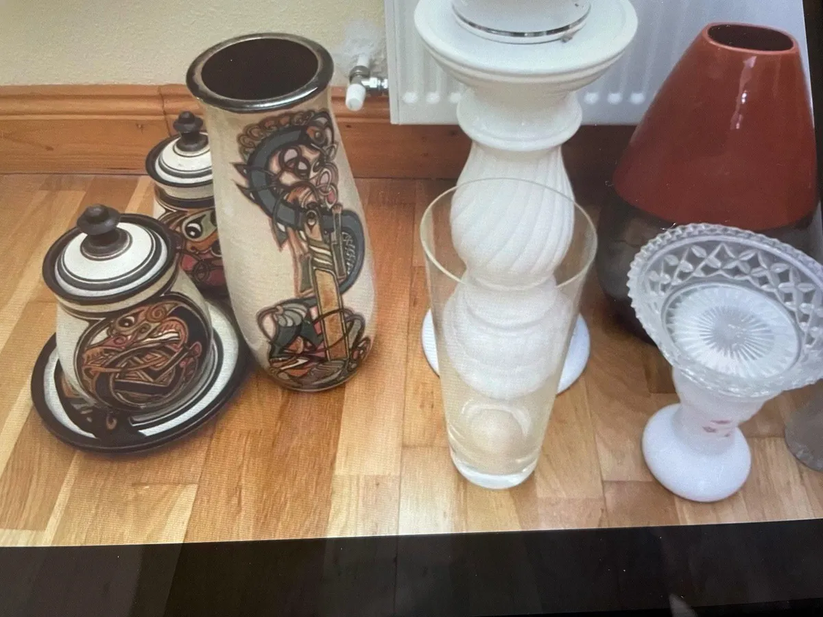 Crystal vases and pottery - Image 3