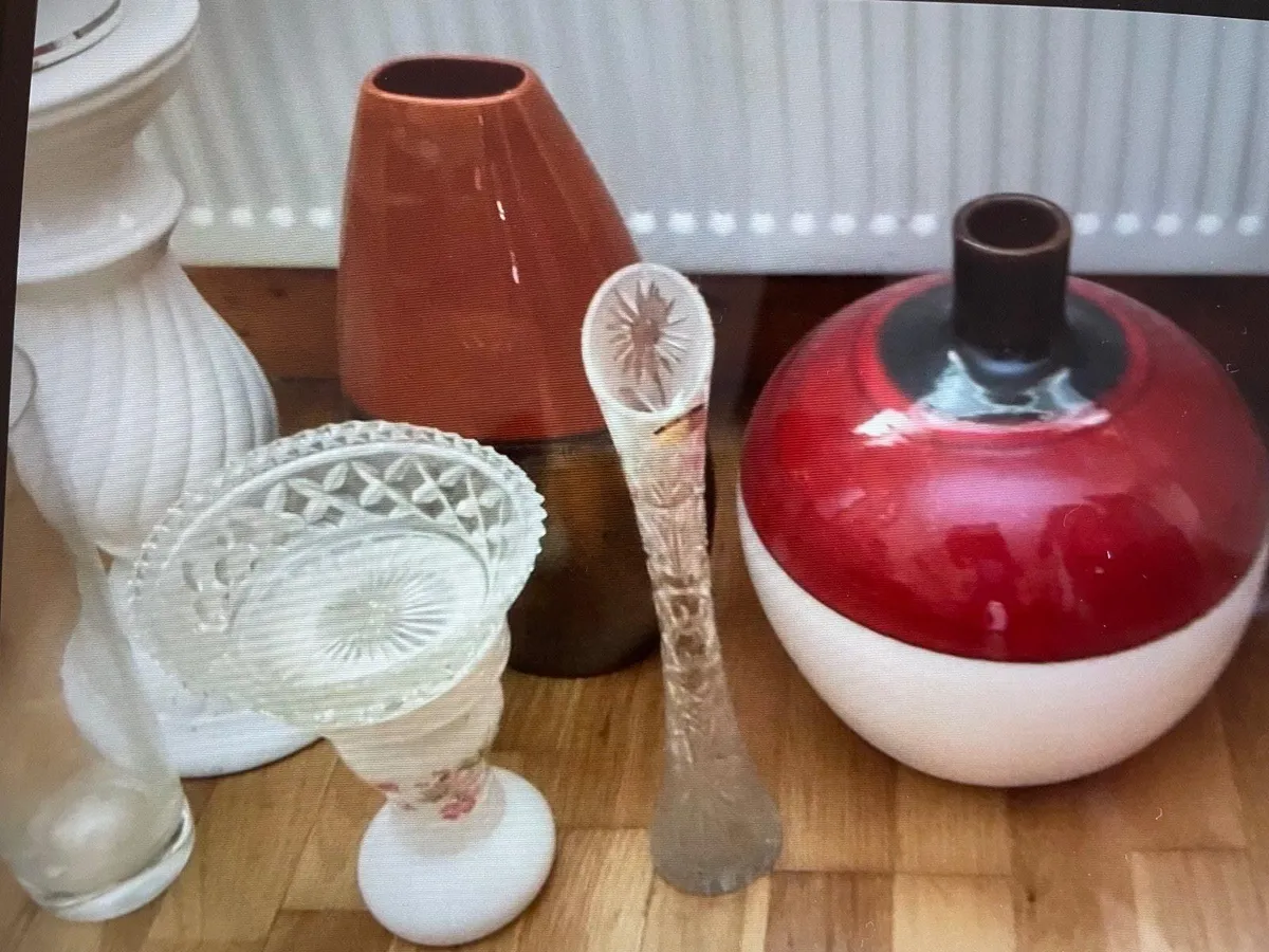 Crystal vases and pottery - Image 4