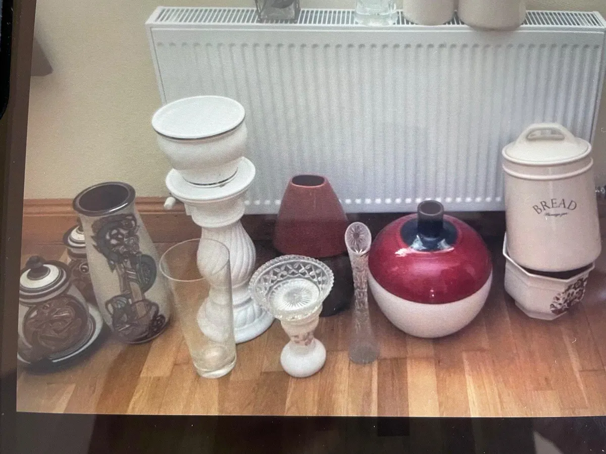 Crystal vases and pottery - Image 1