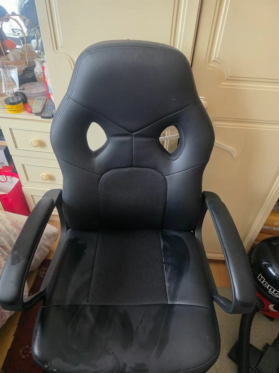 Desk & free chair - Image 3