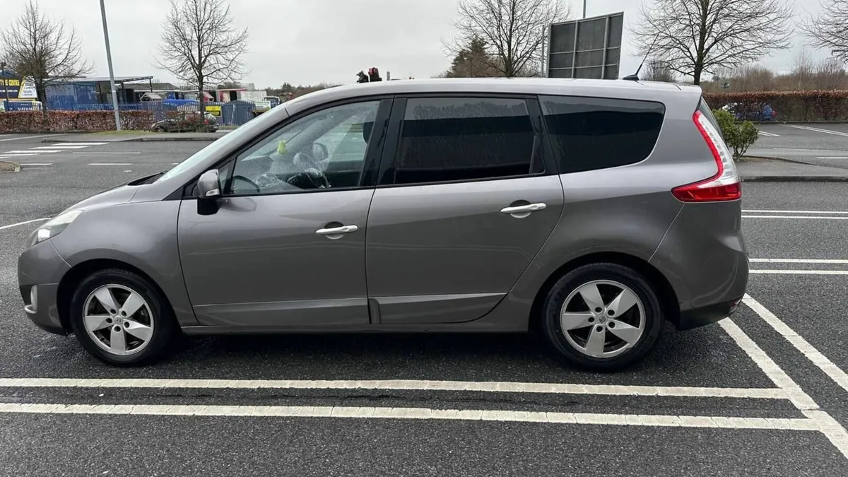 Renault Grand Scenic 2011 - Image 1