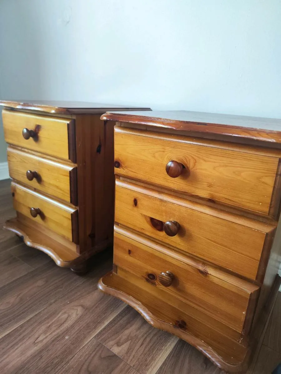 Wardrobe & Chest of Drawers - Image 2