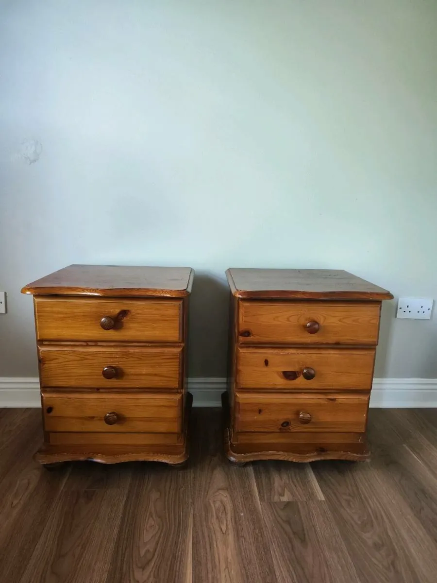 Wardrobe & Chest of Drawers - Image 3