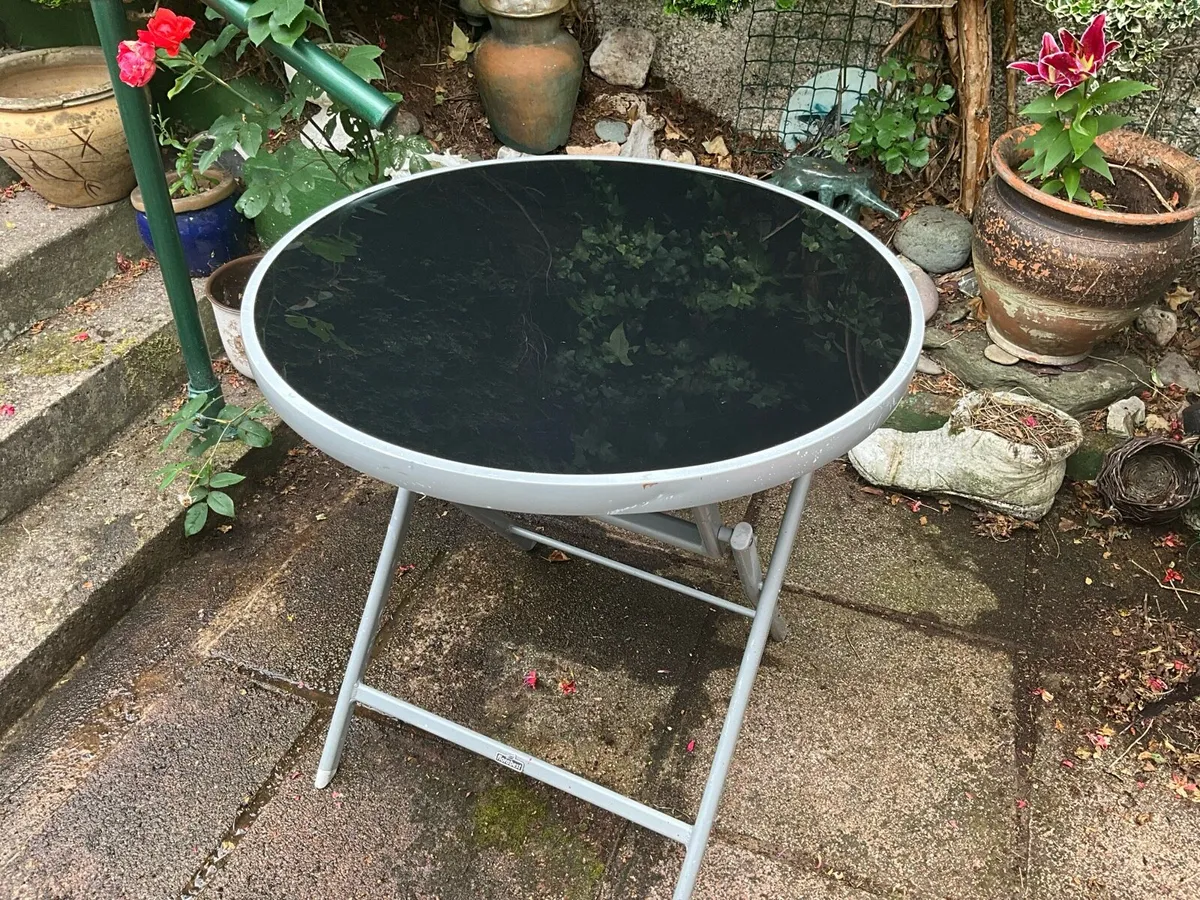 FLORABEST’Foldaway Garden Table-Tempered Glass Top - Image 4