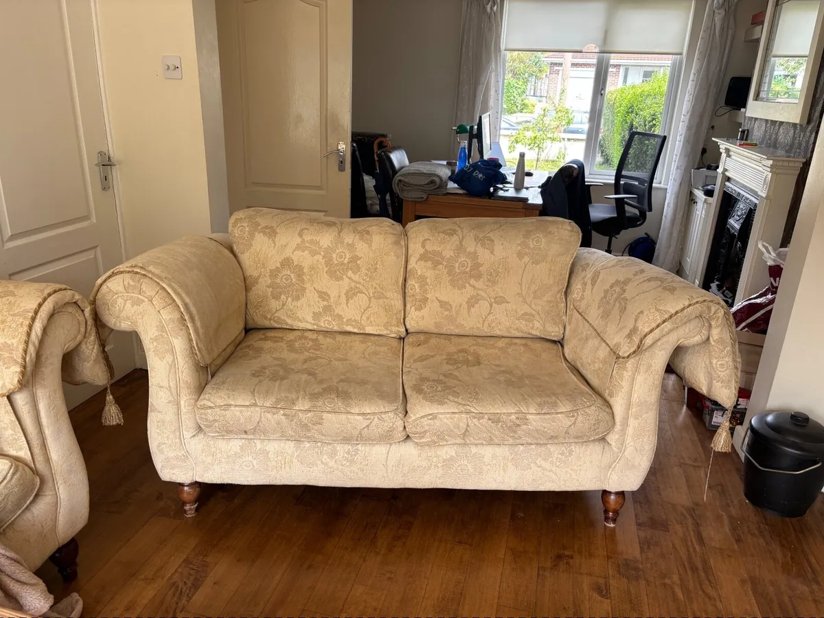 Three piece  cream suite - Image 1