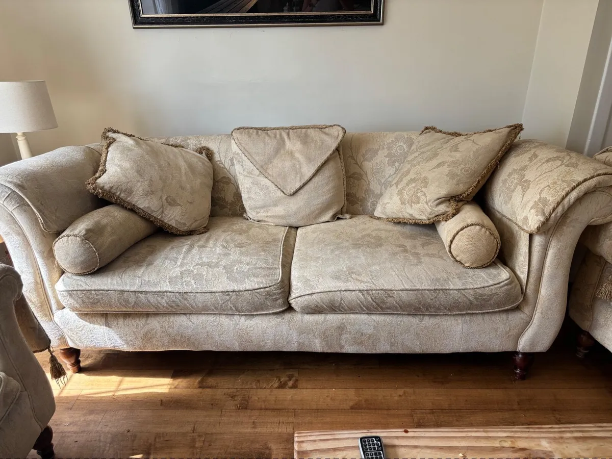 Three piece  cream suite - Image 3