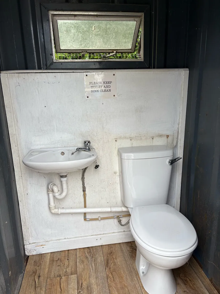 Site toilet - Image 4