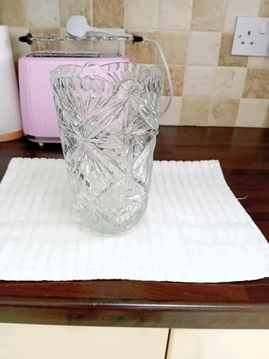 CRYSTSL HEAVY CUT VASE NEW