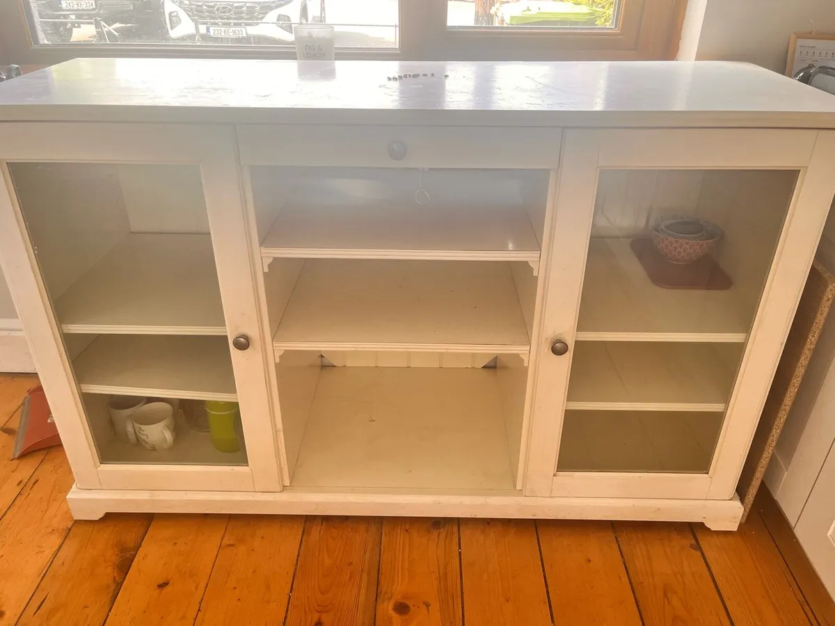 Kitchen cabinet
