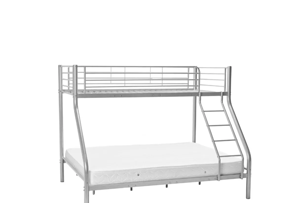 Triple bunk bed - Image 1