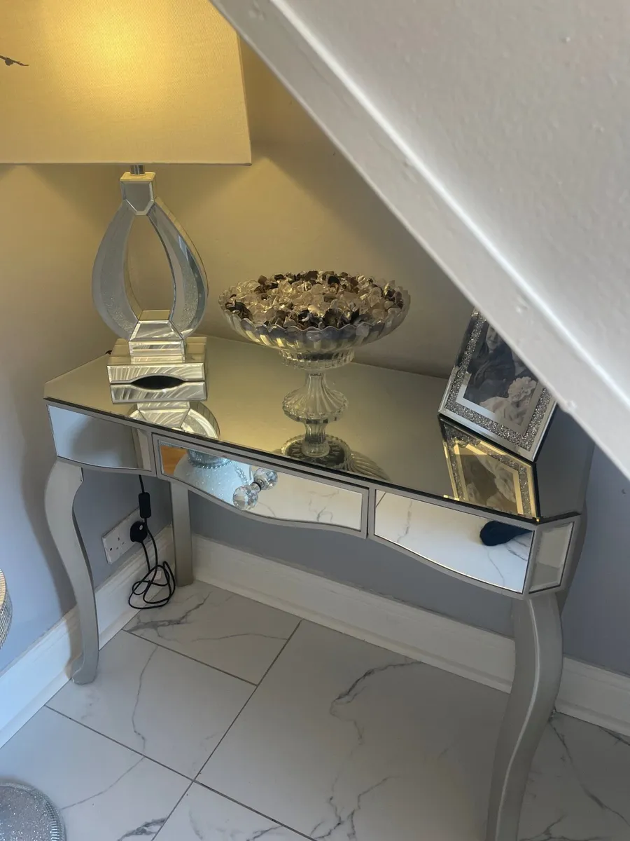 Console table - Image 1