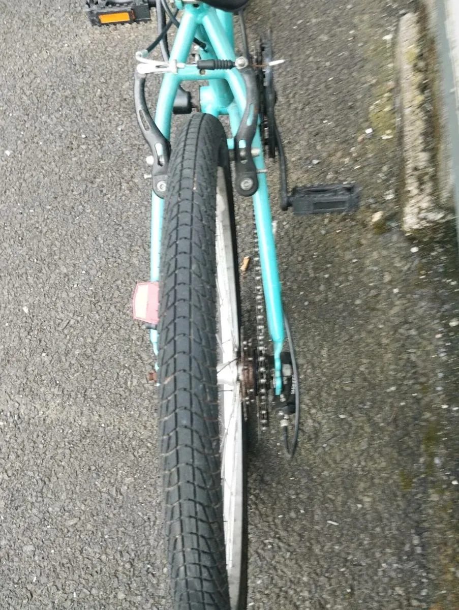 Girls 24inch bike - Image 3