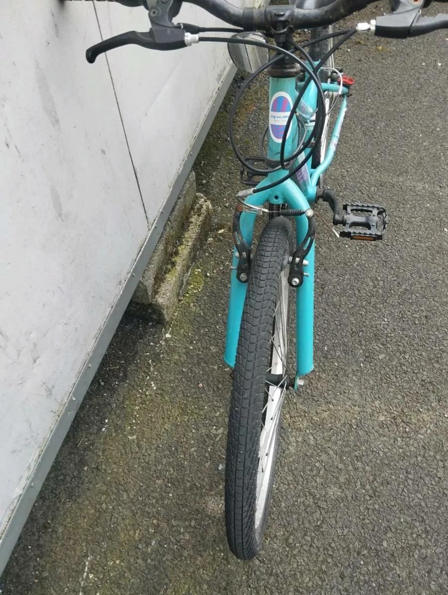 Girls 24inch bike - Image 4