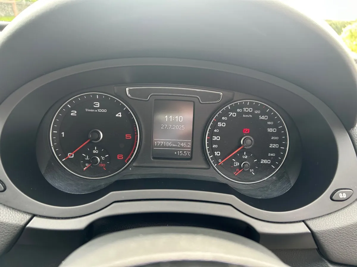 Audi Q3 2016 - Image 3