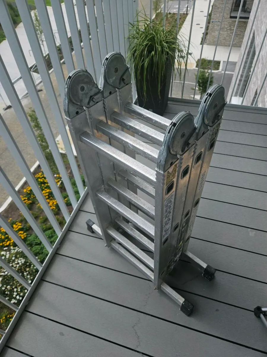 Folding Lader - Image 1