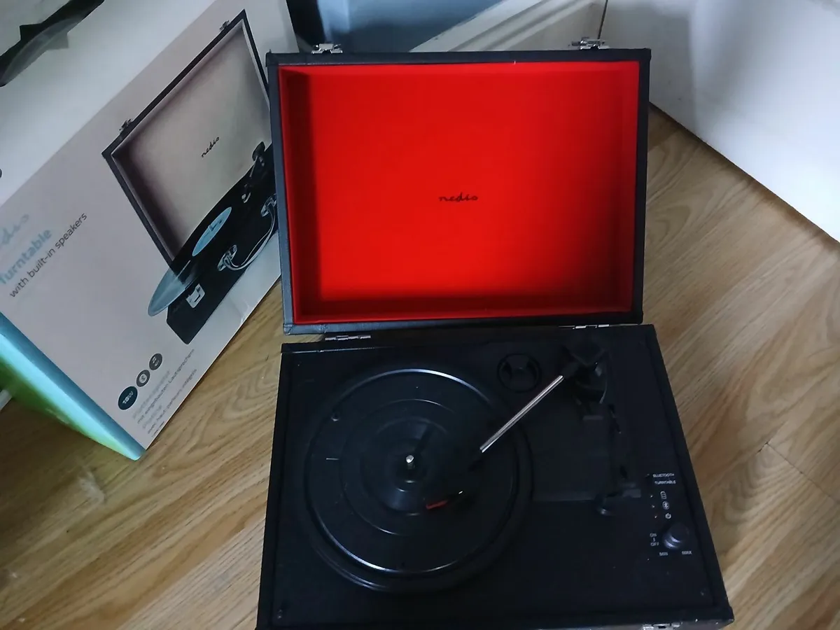 Record Player - Image 1