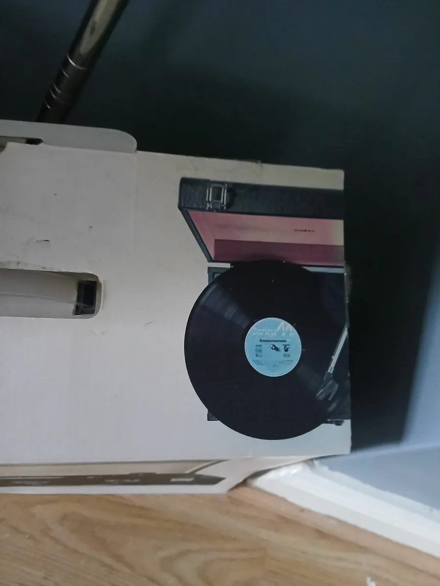 Record Player - Image 3