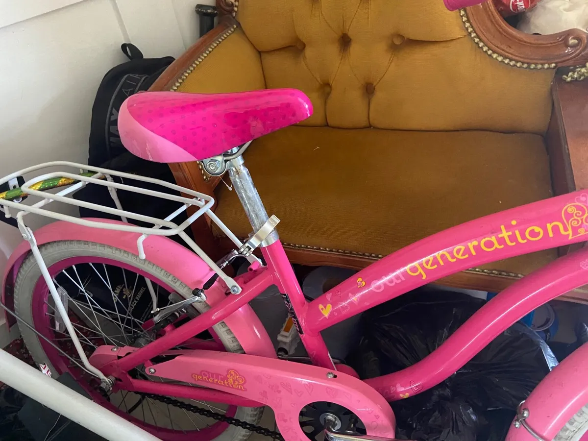 Girls New generation pink bike - Image 1
