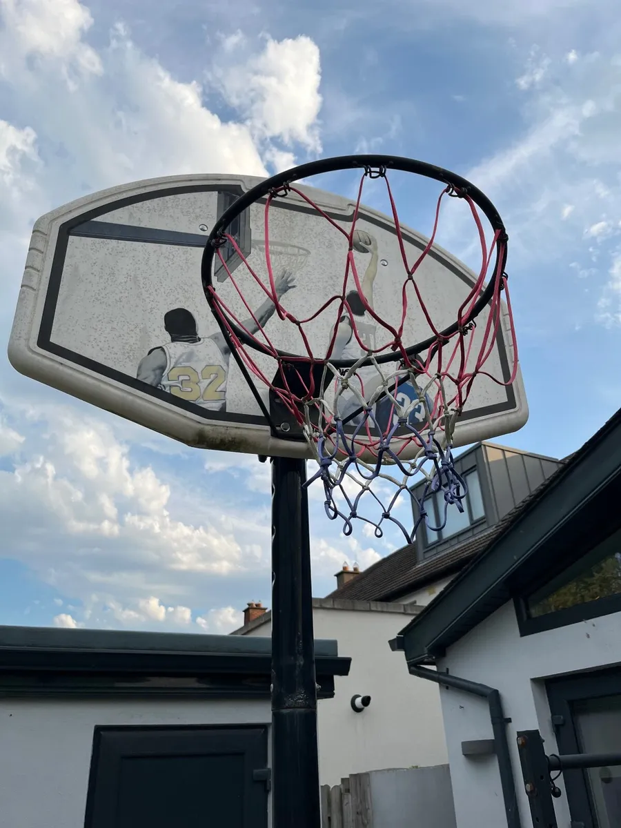 Basketball hoop - Image 1