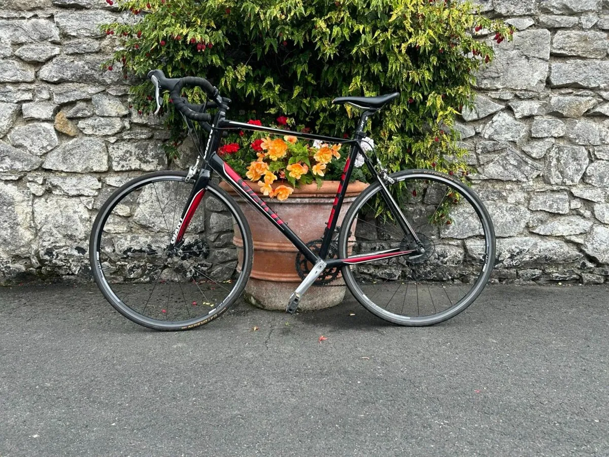 Giant  Defy 2 road bike - Image 1