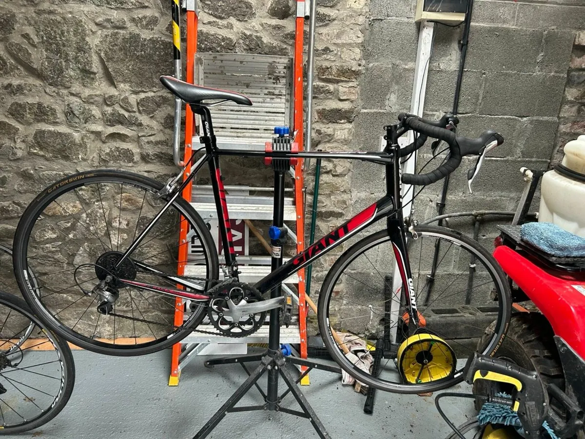 Giant  Defy 2 road bike - Image 2