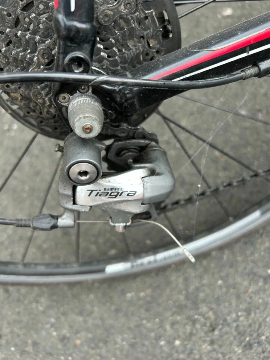 Giant  Defy 2 road bike - Image 3