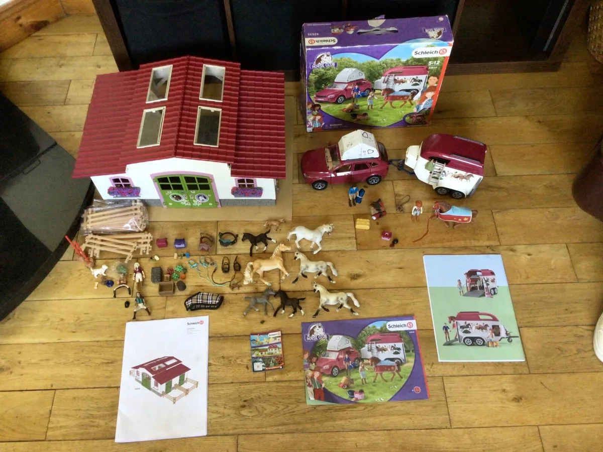 Schleich horses- stable and horse box bundle - Image 1