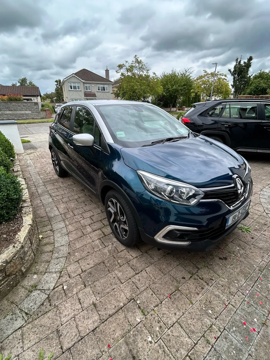 Renault Captur Iconic 2019 VERY LOW MILEAGE. - Image 1