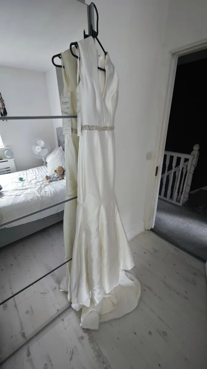 50% off Wedding Dress & veil - Image 4