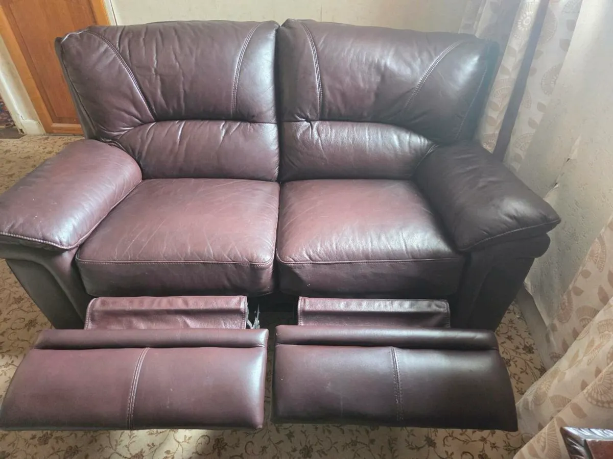 Suite of furniture - Image 1