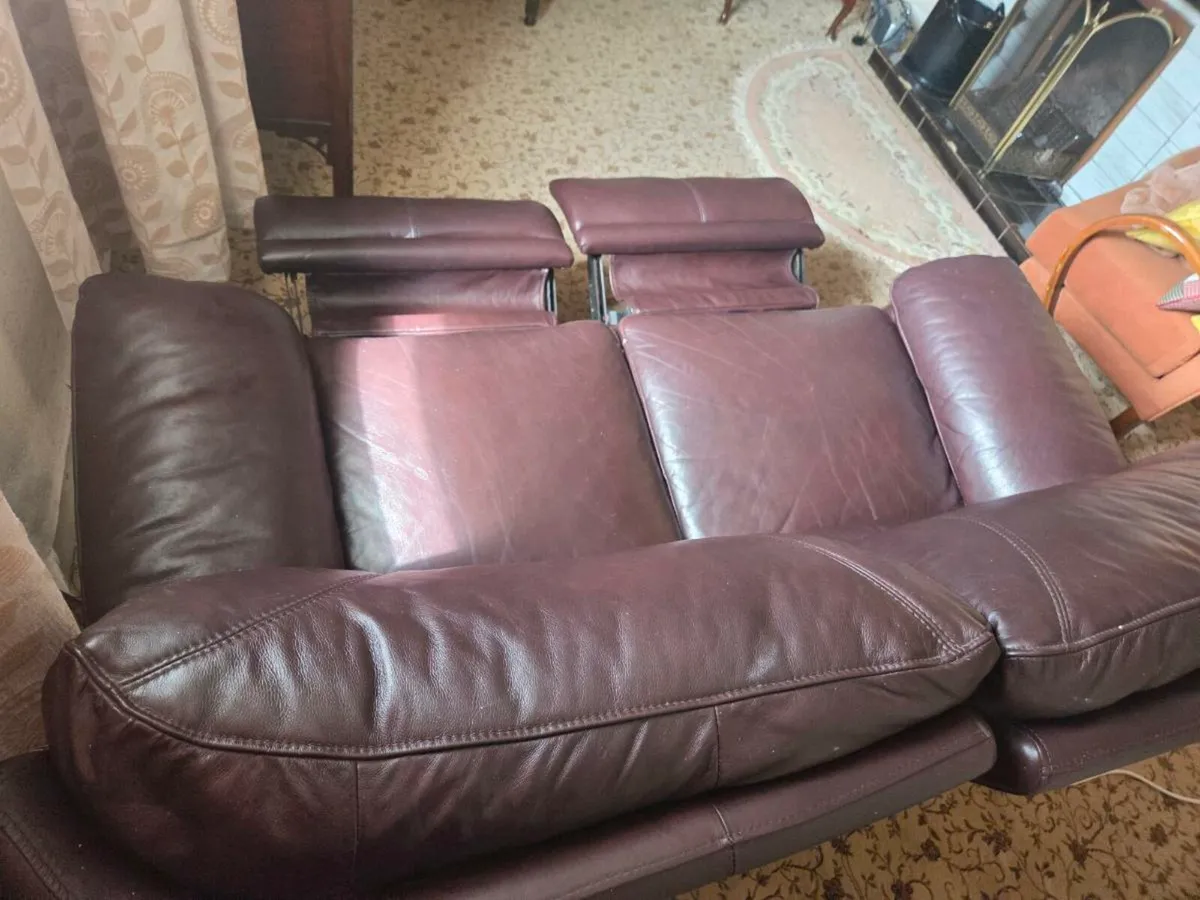 Suite of furniture - Image 2