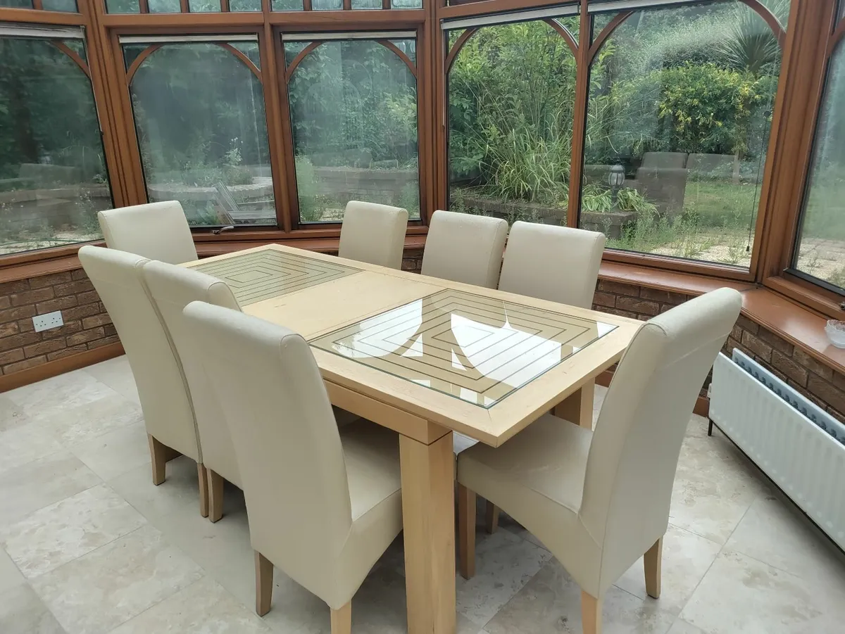 Dining table - Image 1