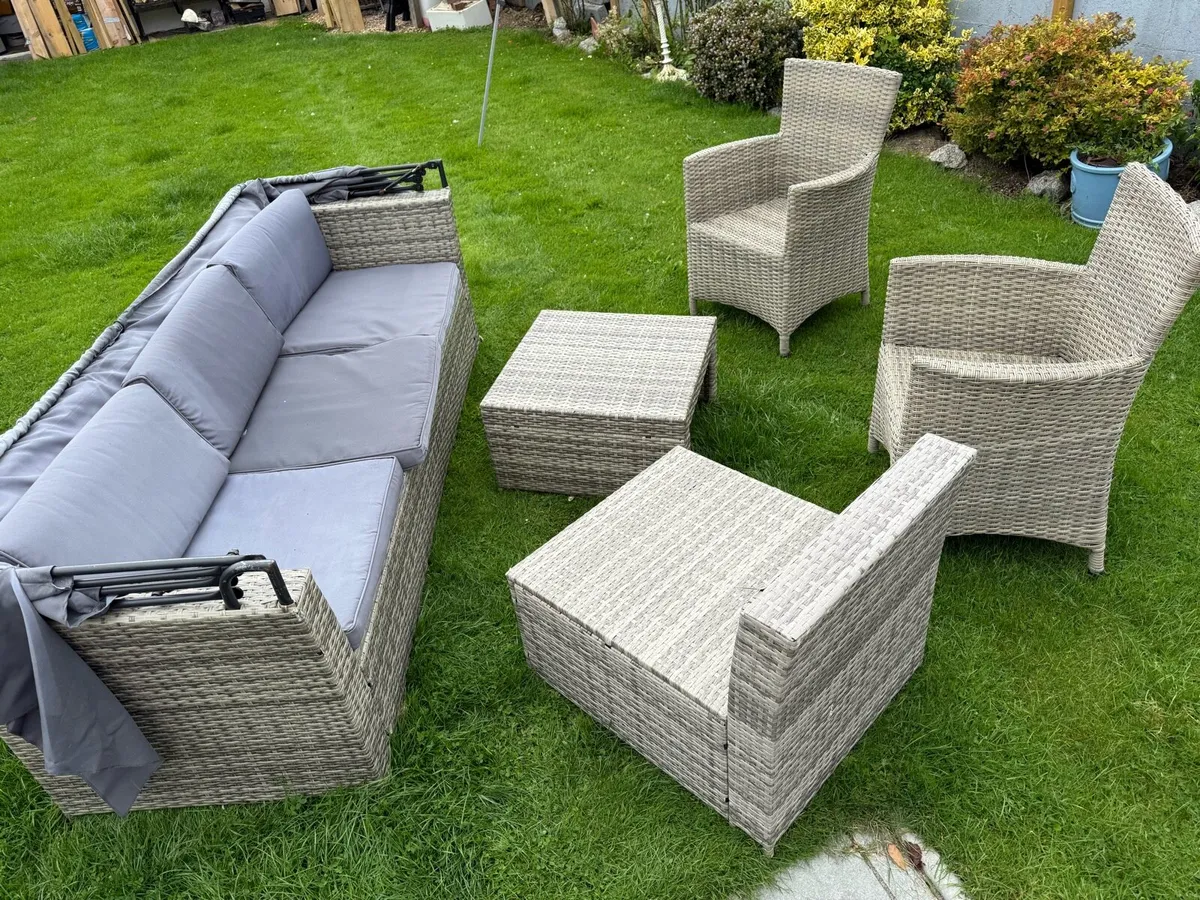 Garden furniture - Image 1