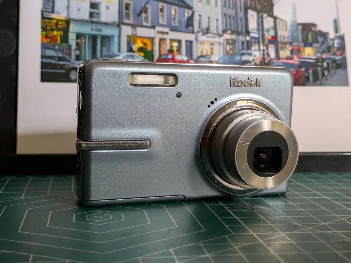 Kodak Easyshare CCD🌈 8MP digital compact camera - Image 1