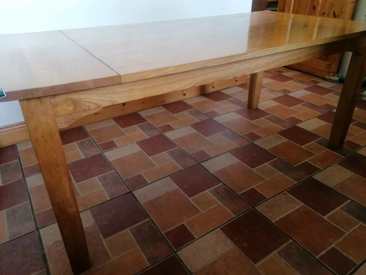 Solid oak table and chairs - Image 3