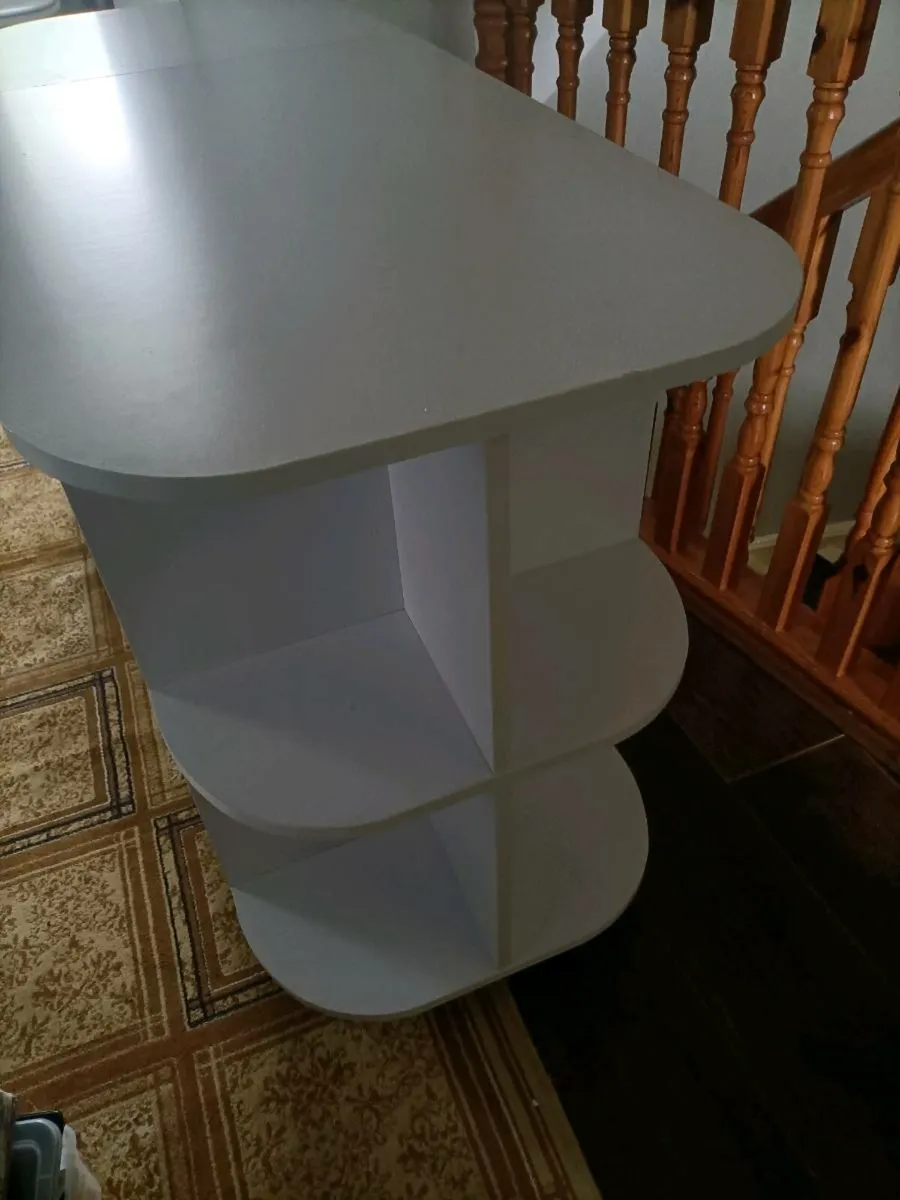 Desktop and chair - Image 2