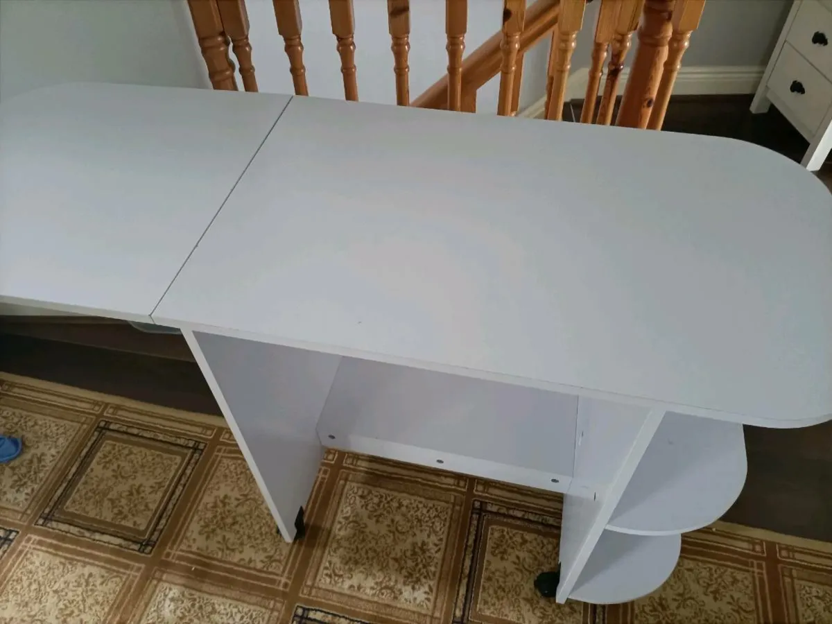 Desktop and chair - Image 4