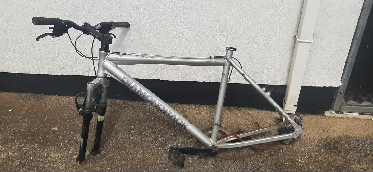 Aluminium bicycle frame - Image 1