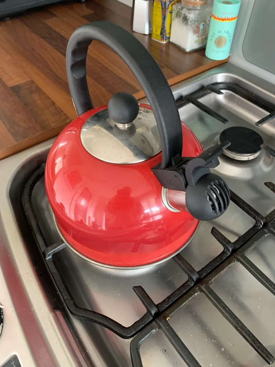 Ernesto Whistling Red Gas Kettle - Image 1
