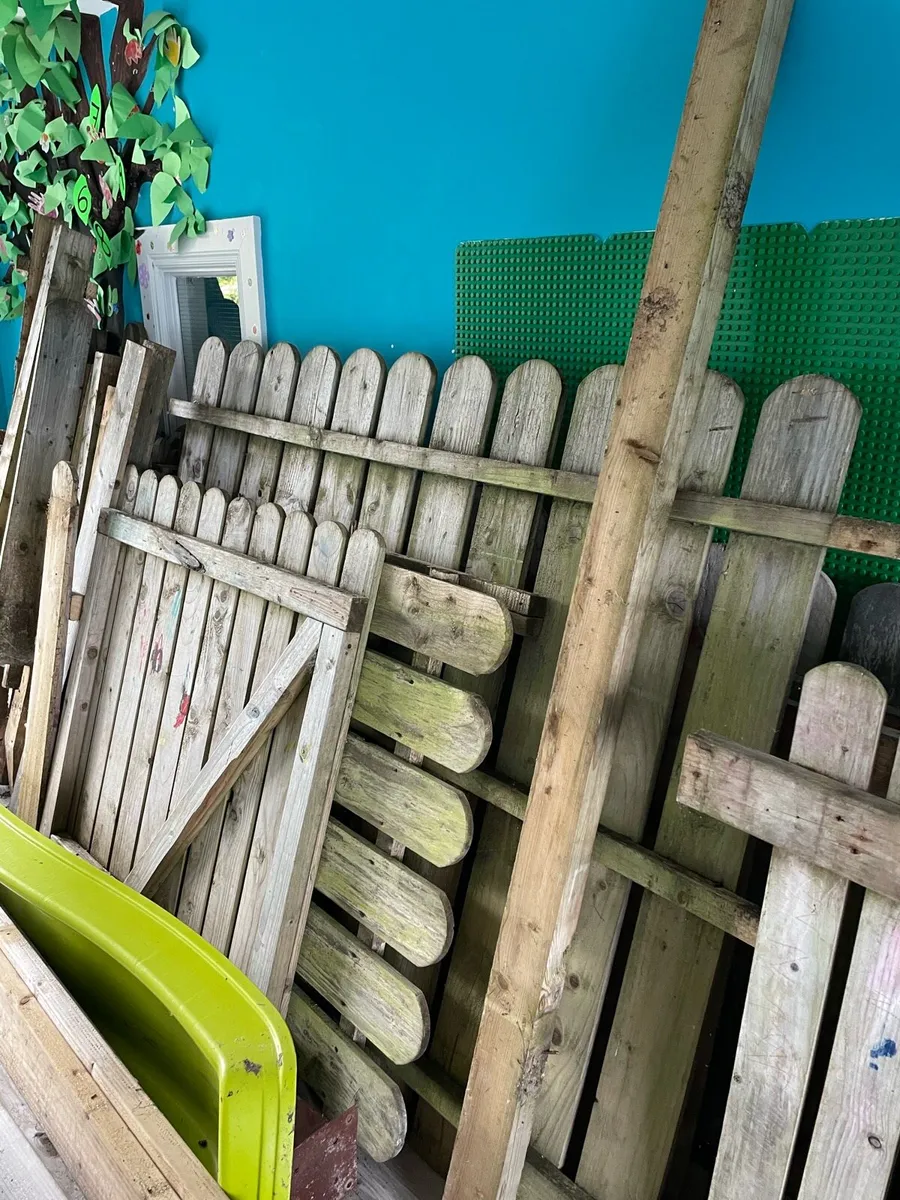 Timber Fence, Swing, Job lot of Timber - Image 4