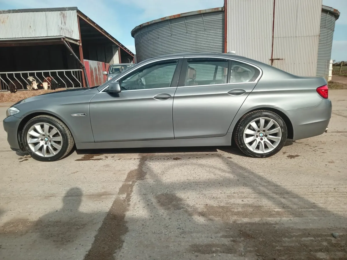 BMW 5-Series 2010 - Image 1