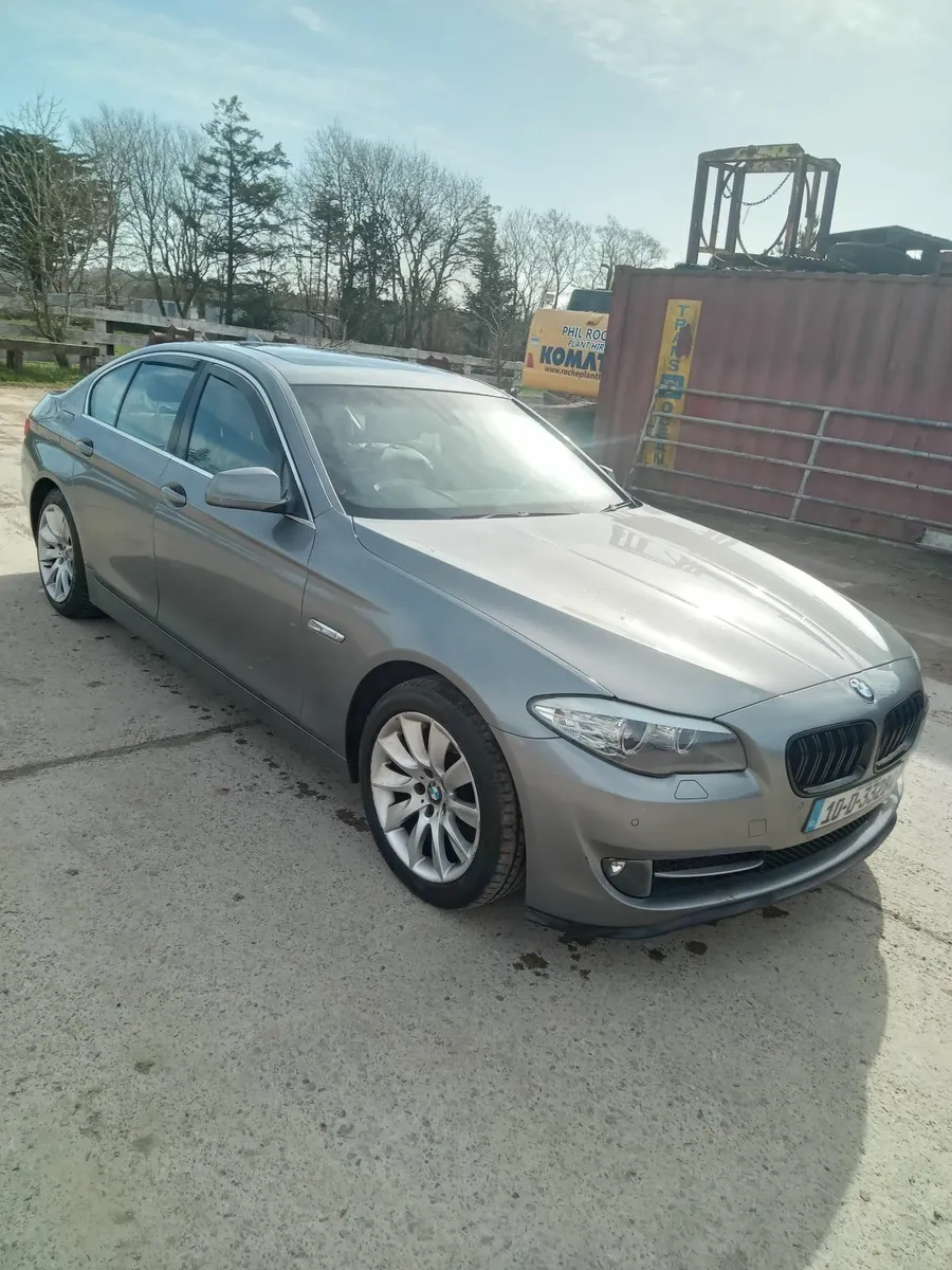 BMW 5-Series 2010 - Image 2
