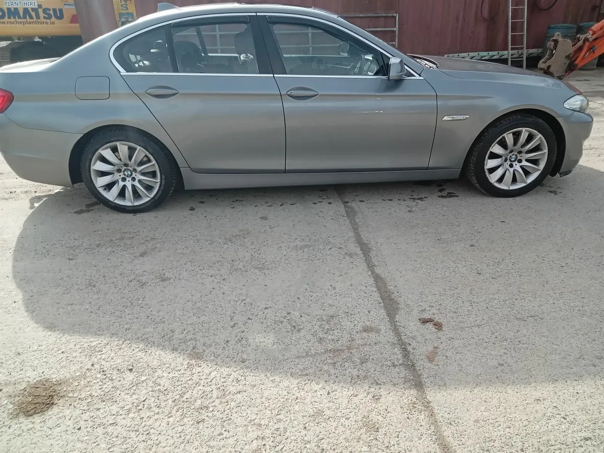 BMW 5-Series 2010 - Image 4