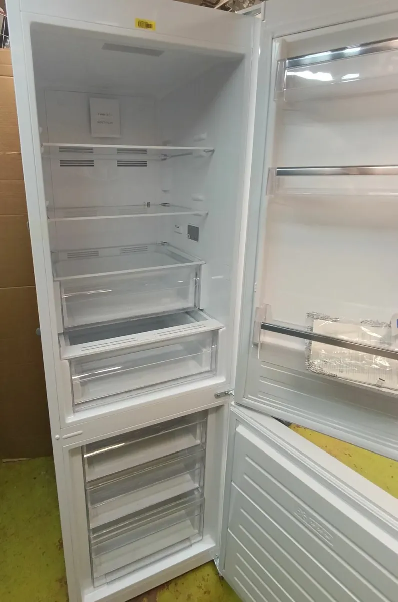ELECTROLUX Freestanding Frost Free Fridge Freezer - Image 4