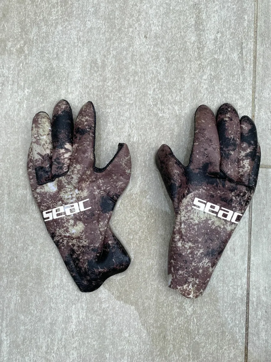Kids' Neoprene Diving Socks & Gloves - Image 1