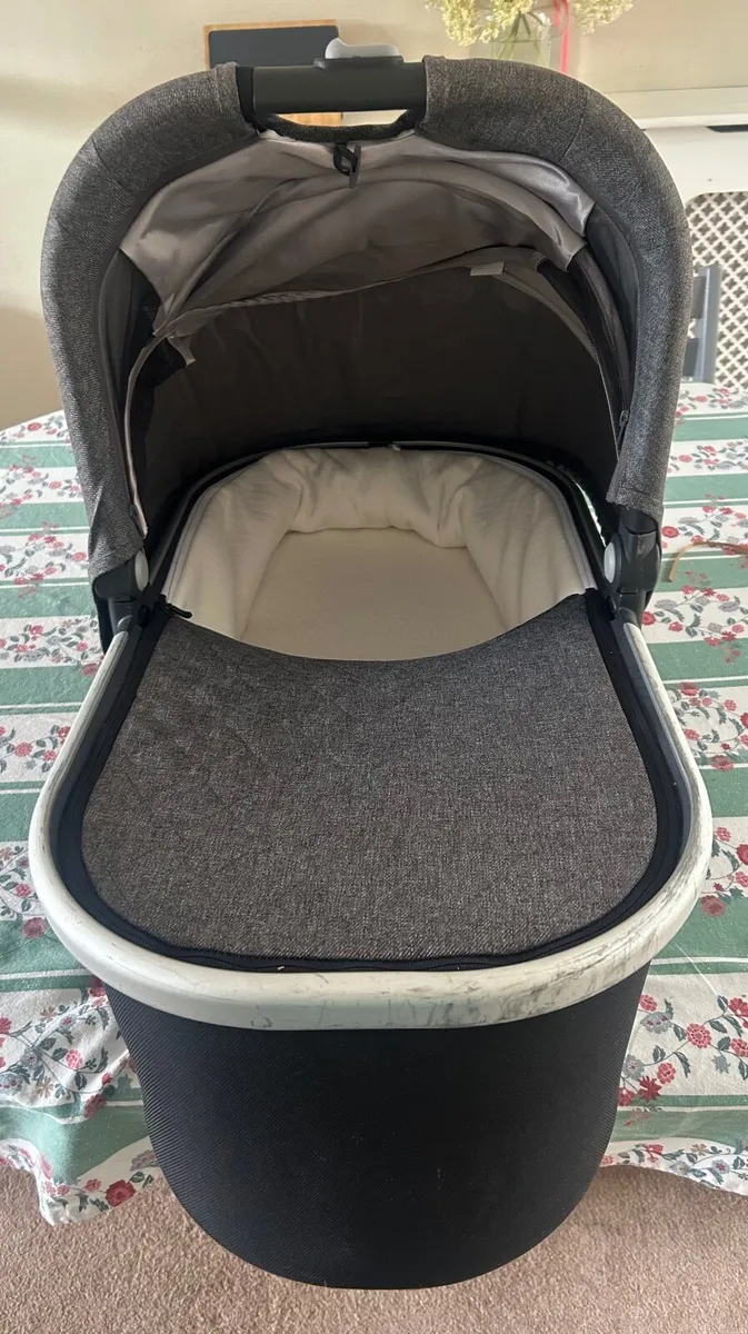 Uppababy Vista V1 Buggy, Car Seat and Accessories - Image 4