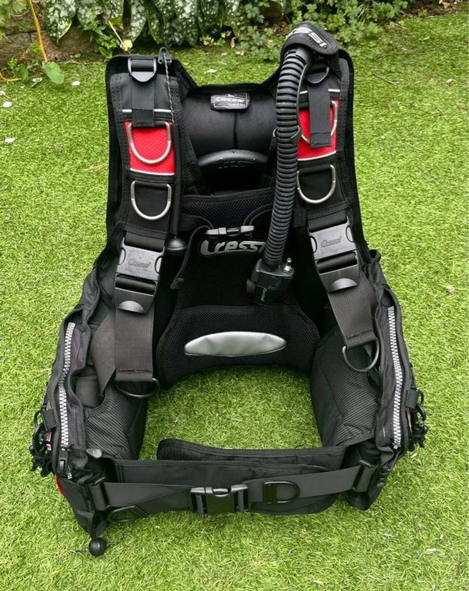 Cressi diving BCD - Image 1