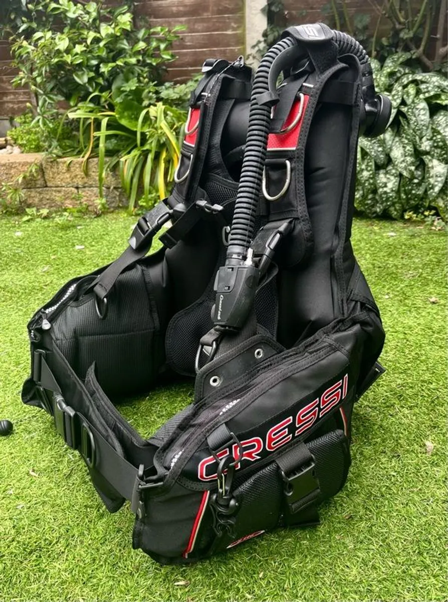 Cressi diving BCD - Image 2