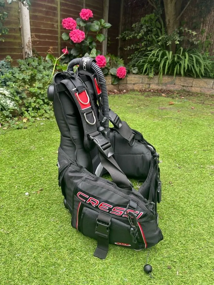 Cressi diving BCD - Image 3